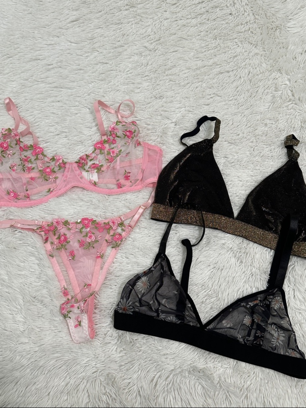 🏆 Bundle of 4 Bra/Bralettes